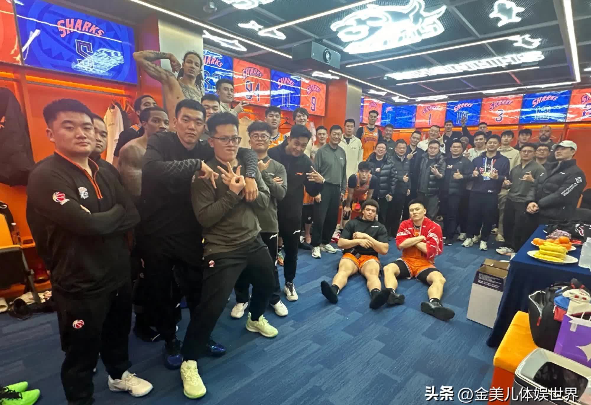 开云体育在线登录-关于体坛巨星相聚一堂，展开激烈对抗，赛场震撼人心的信息