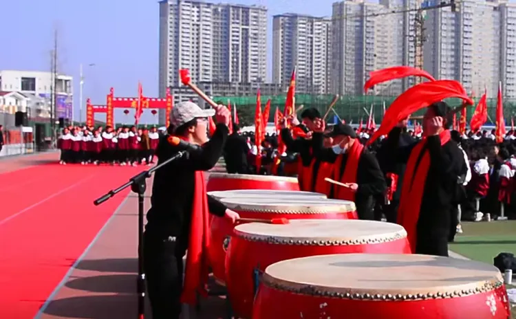 梦想舞台：参赛队伍竭力拼搏！的简单介绍