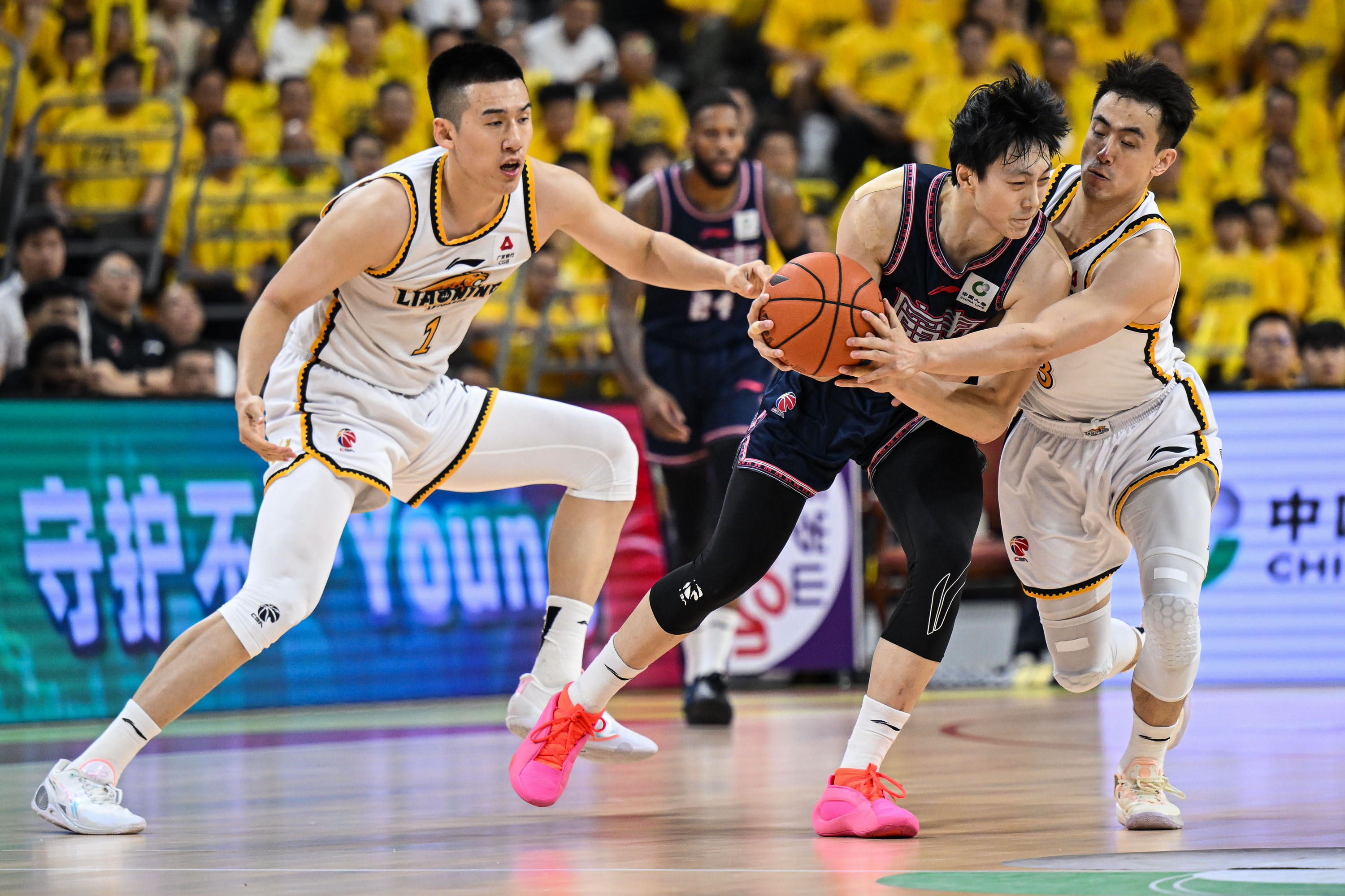 关于雷恩队全力拼搏取得关键三分的信息