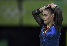 开云体育下载-小猎豹臀伤!和平选手徐珂打滑坠伤