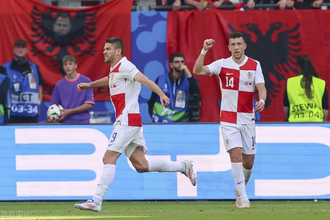 克罗地亚队逆转战胜俄罗斯，小组第一实力稳定