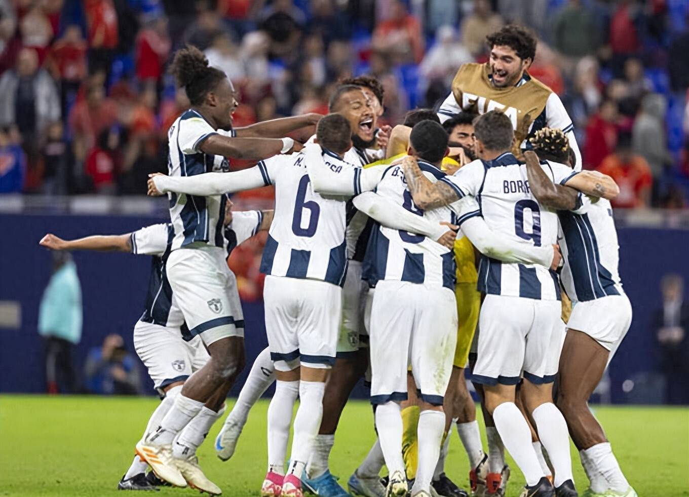 开云体育中国官网-关于团结协作战术大赢三分，球队士气高昂无往不胜的信息