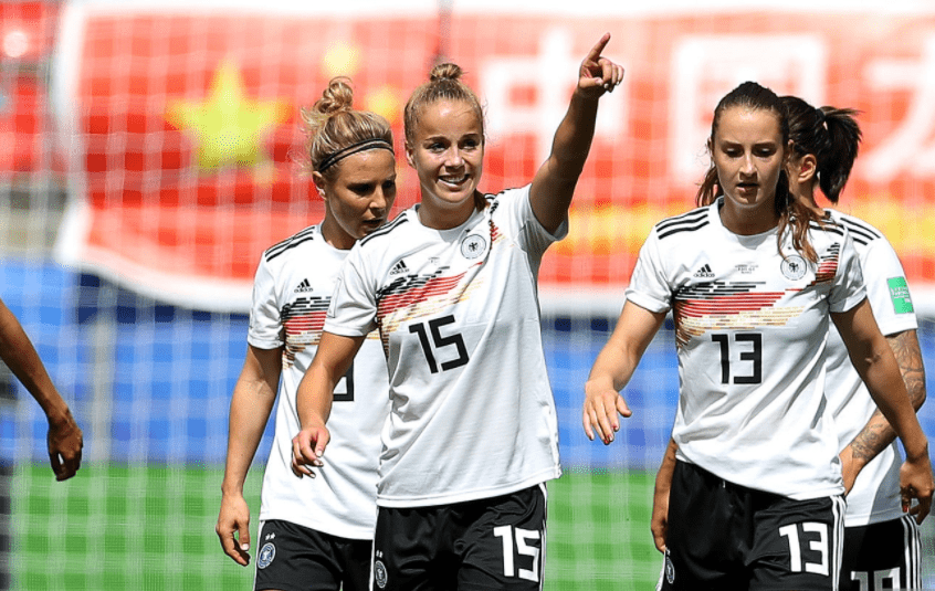 开云体育入口-意大利女足选手在比赛中表现出色，引发热议