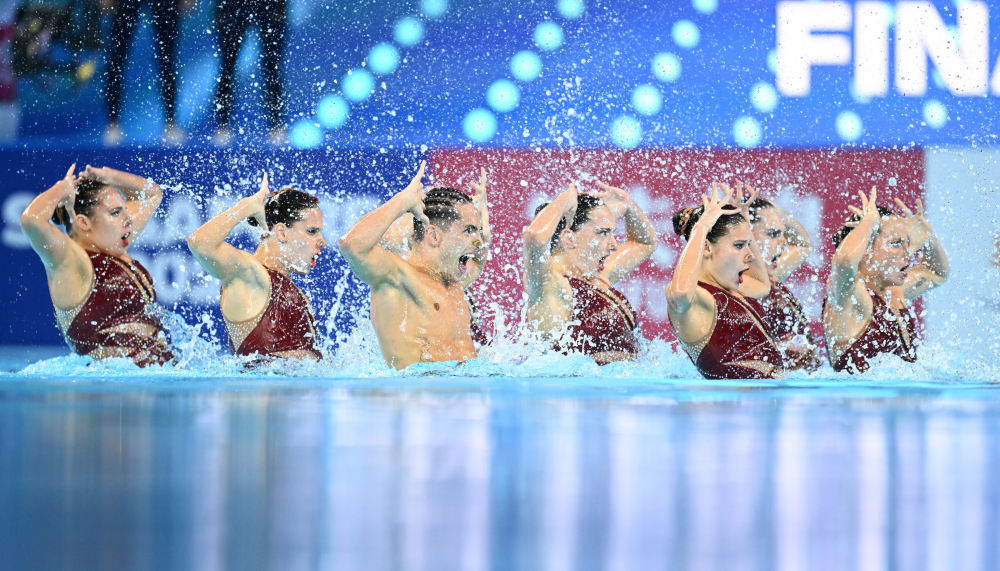 加拿大花游队获得团体自由自选金牌