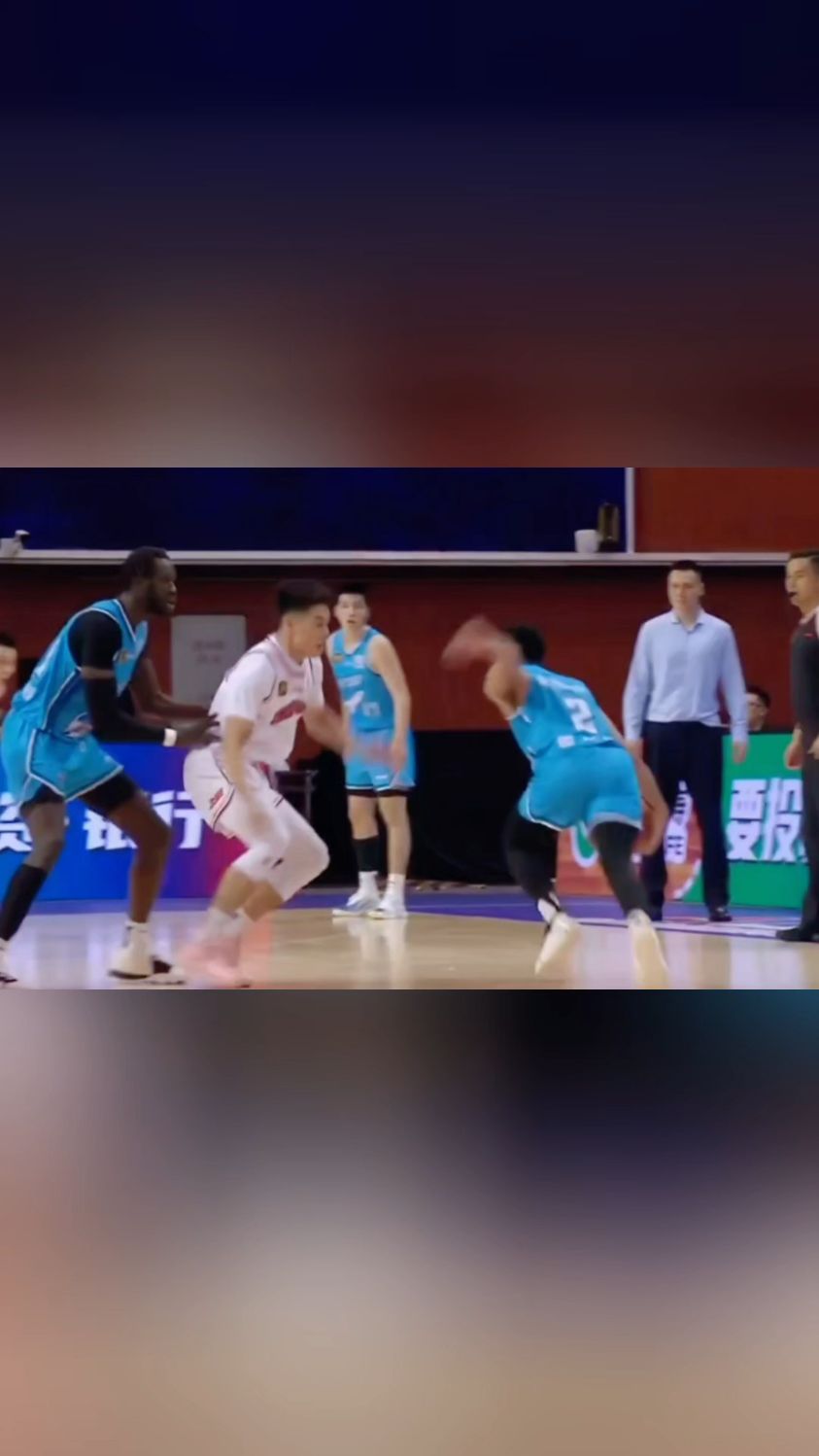 开云体育下载-篮球明星受伤离场，球队遭遇关键时刻困境的简单介绍