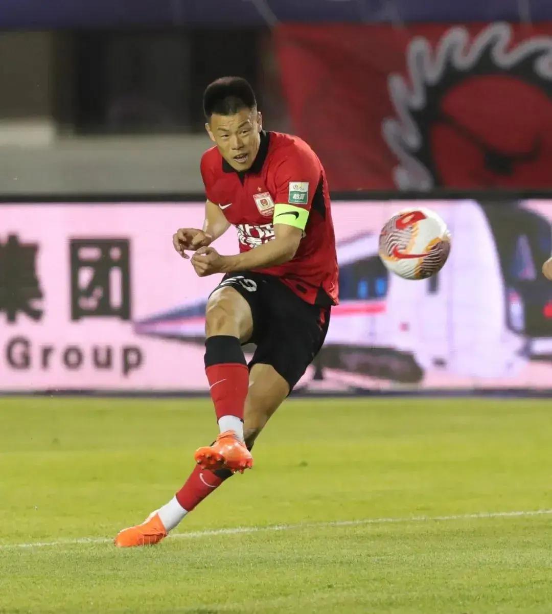 开云体育地址-长春亚泰门将扑出致命一球，保住胜果