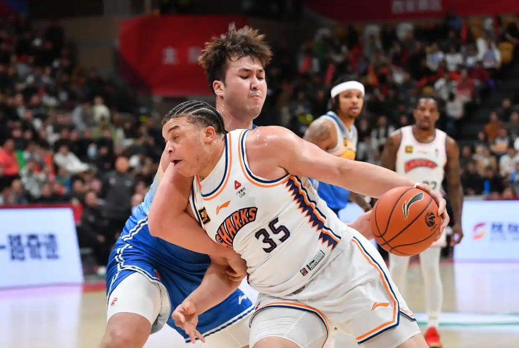 开云体育在线登录-上海男篮永不言败紧守劣势力挽狂澜的简单介绍