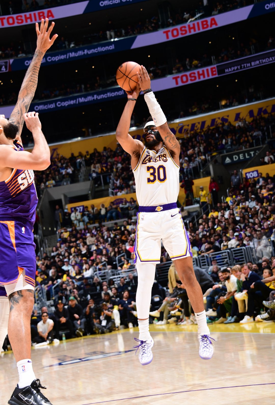 开云体育亚洲官网-湖人队气定神闲，全力战胜对手取得胜利的简单介绍