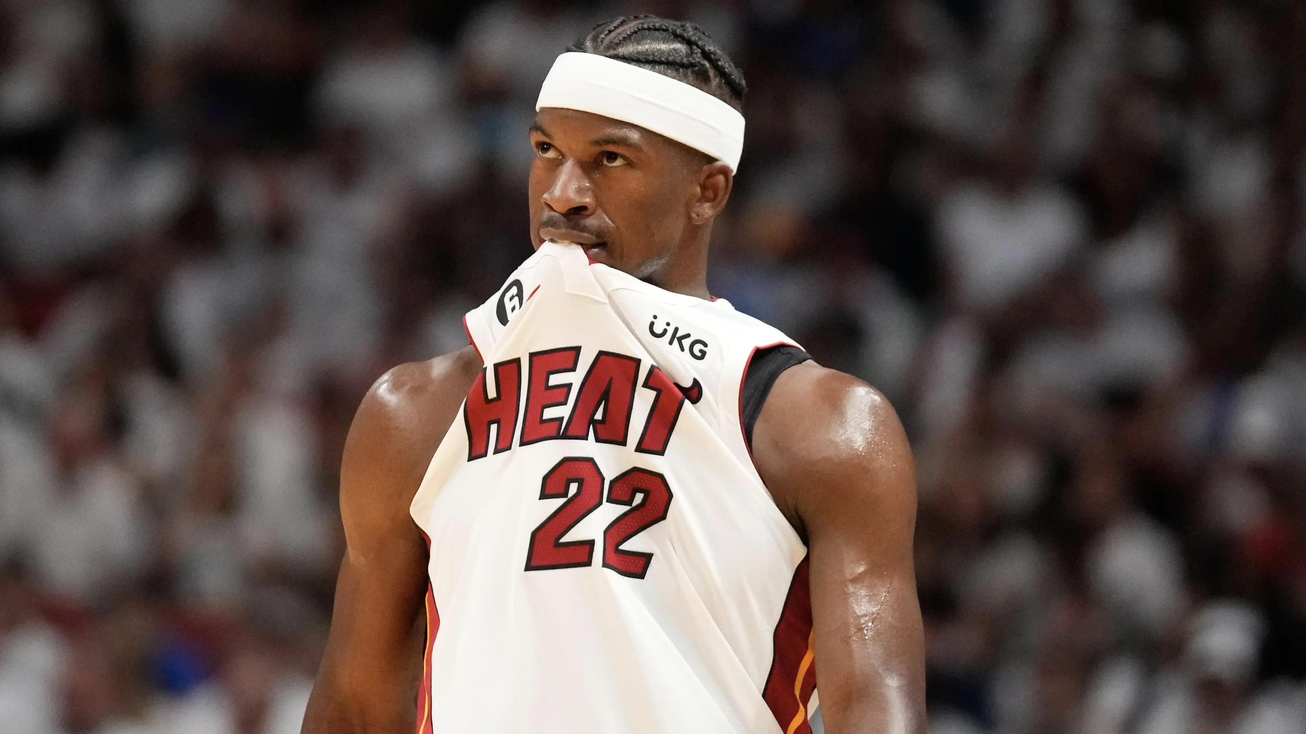 开云体育官网入口-热火队球员因疲劳状态被换下场