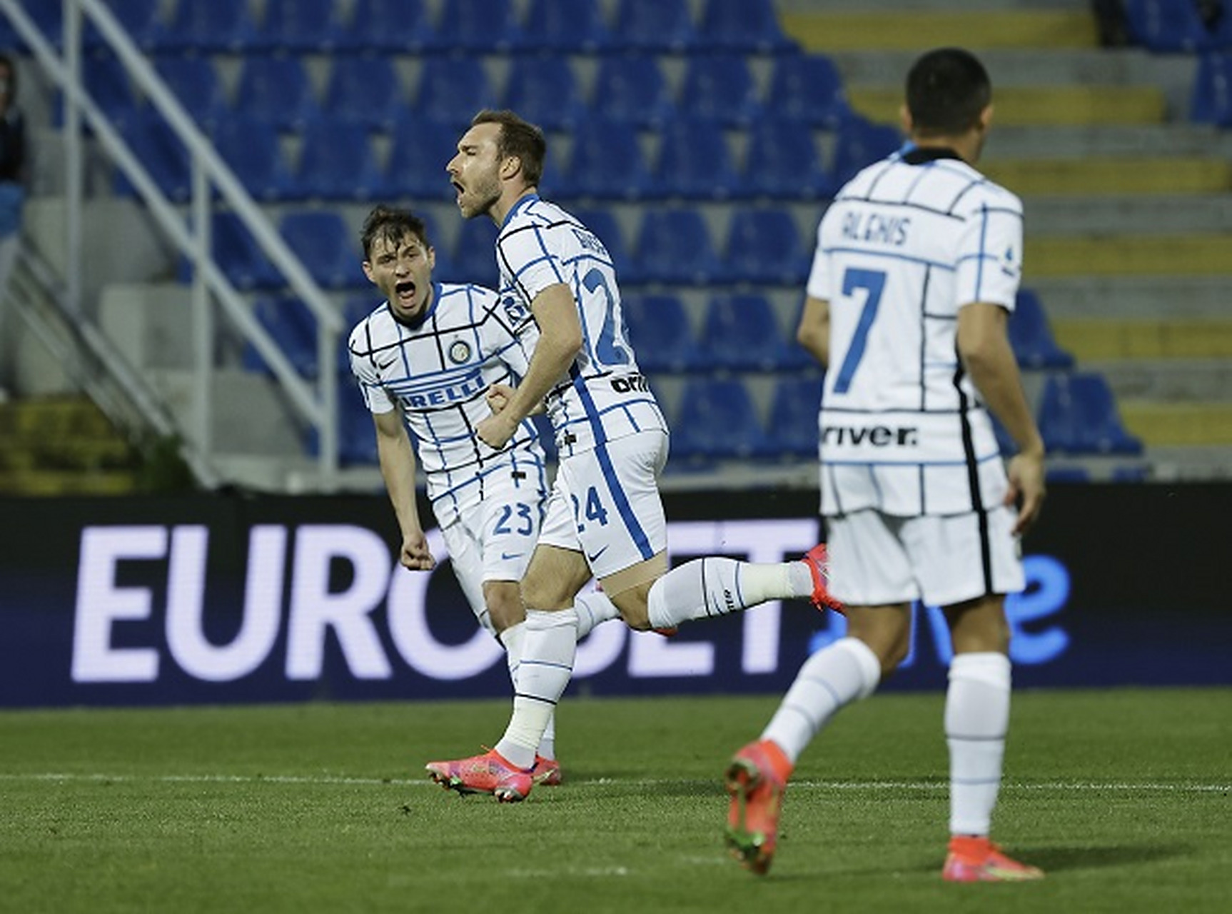 开云体育-克罗托内客场惨遭尤文图斯屠杀